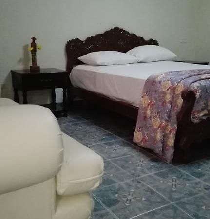 Residencial El Sol De Los Pinos Bed & Breakfast Trujillo Exterior photo