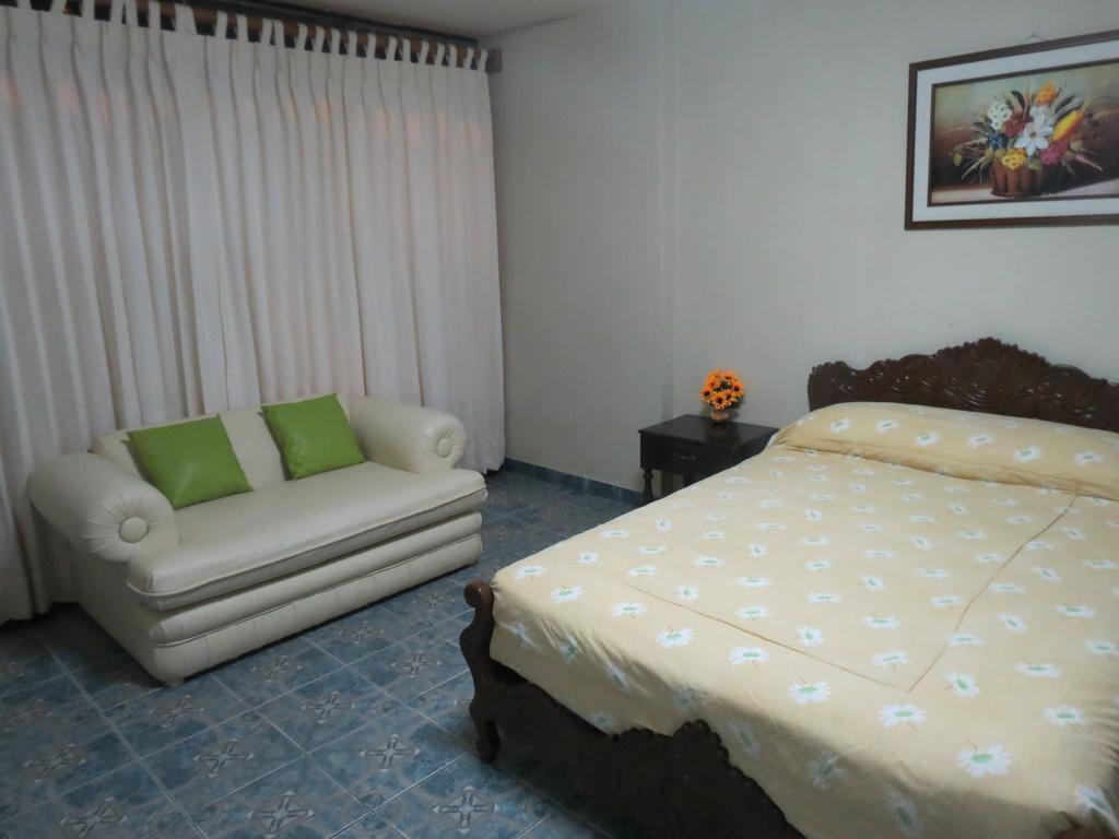 Residencial El Sol De Los Pinos Bed & Breakfast Trujillo Exterior photo