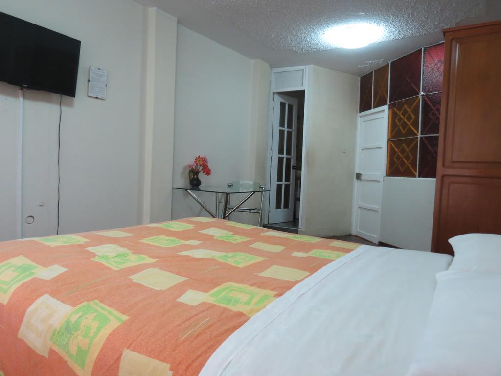 Residencial El Sol De Los Pinos Bed & Breakfast Trujillo Exterior photo