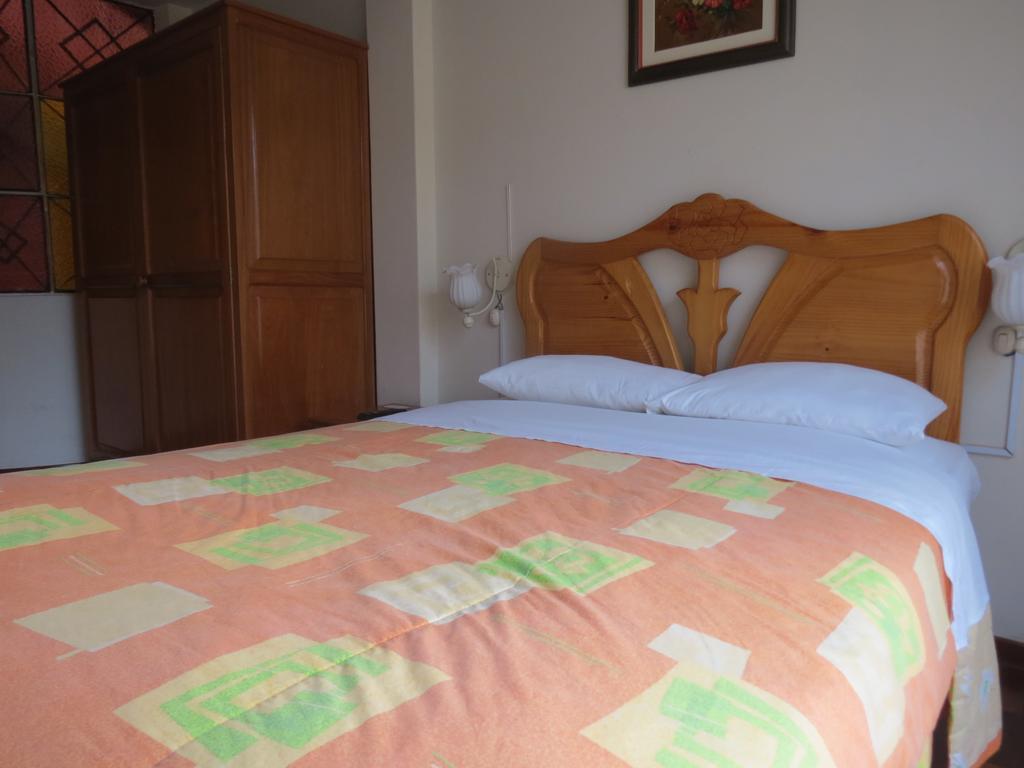 Residencial El Sol De Los Pinos Bed & Breakfast Trujillo Exterior photo