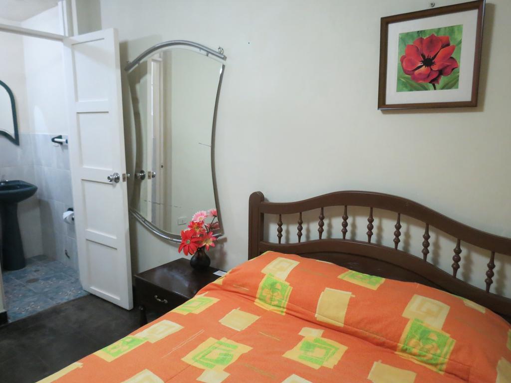 Residencial El Sol De Los Pinos Bed & Breakfast Trujillo Exterior photo