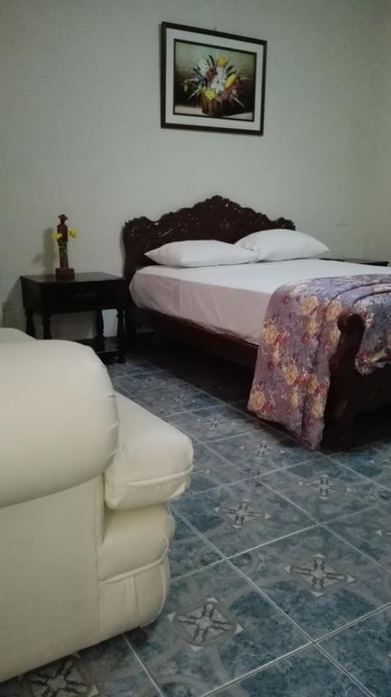 Residencial El Sol De Los Pinos Bed & Breakfast Trujillo Exterior photo
