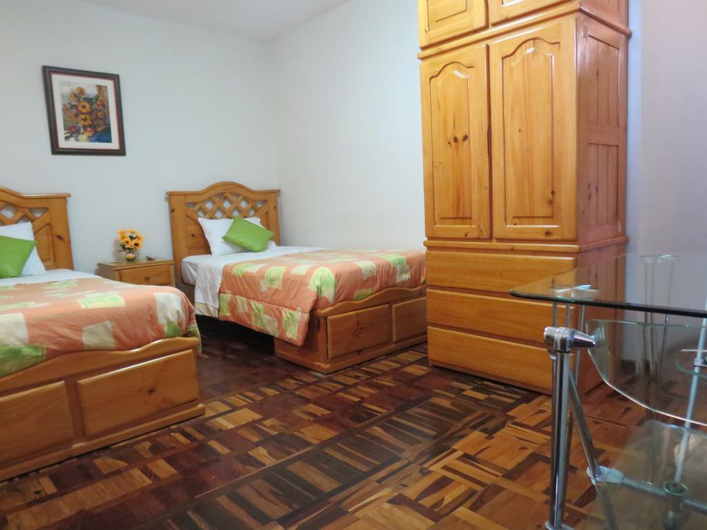 Residencial El Sol De Los Pinos Bed & Breakfast Trujillo Exterior photo